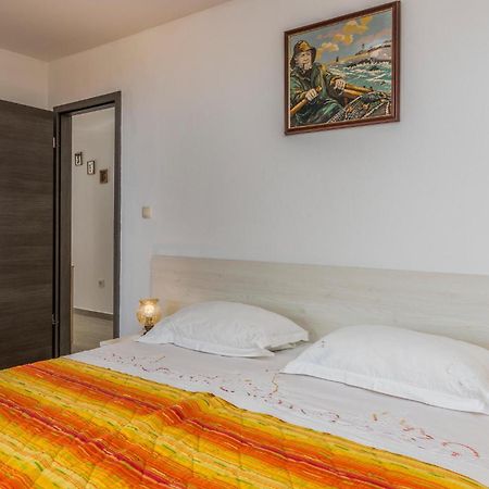 Nice apartment in Mali Losinj with 2 Bedrooms&WiFi Buitenkant foto