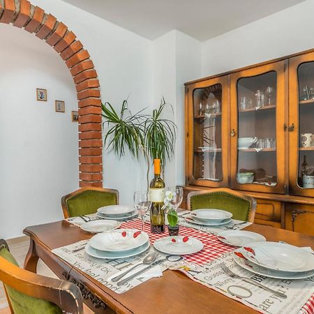 Nice apartment in Mali Losinj with 2 Bedrooms&WiFi Buitenkant foto